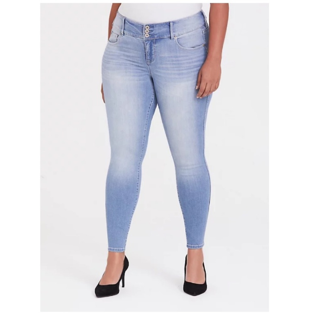 TORRID Premium Stretch Mod Rise Light Wash Jeggings 16 Worn Twice